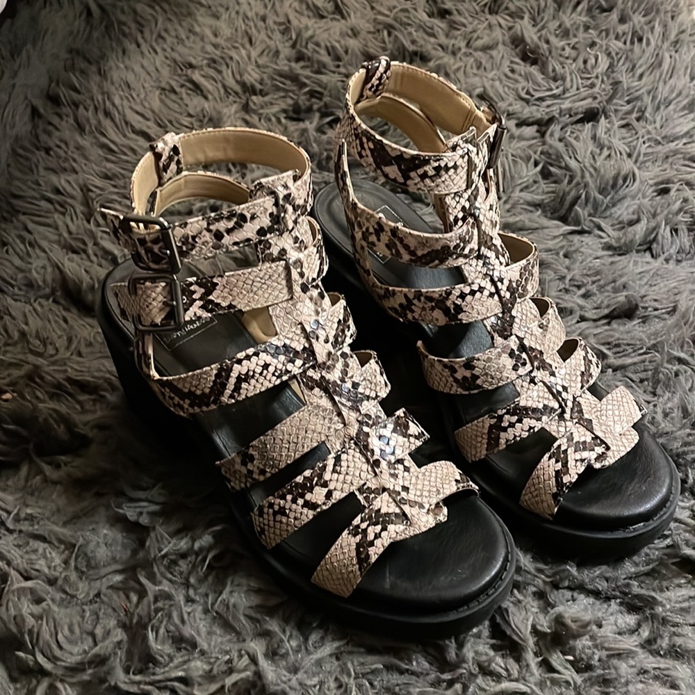 Dirty Laundry Chunky Heel Sandals
